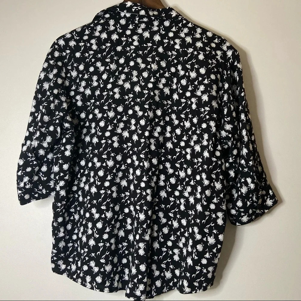 Cotton On Dandelion Print V Neck Blouse Medium Black White Boho Minimalist - Picture 9 of 12